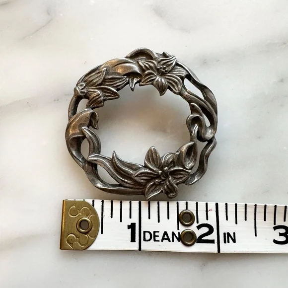 Vintage Floral Pewter Brooch Pin - Picture 5 of 5